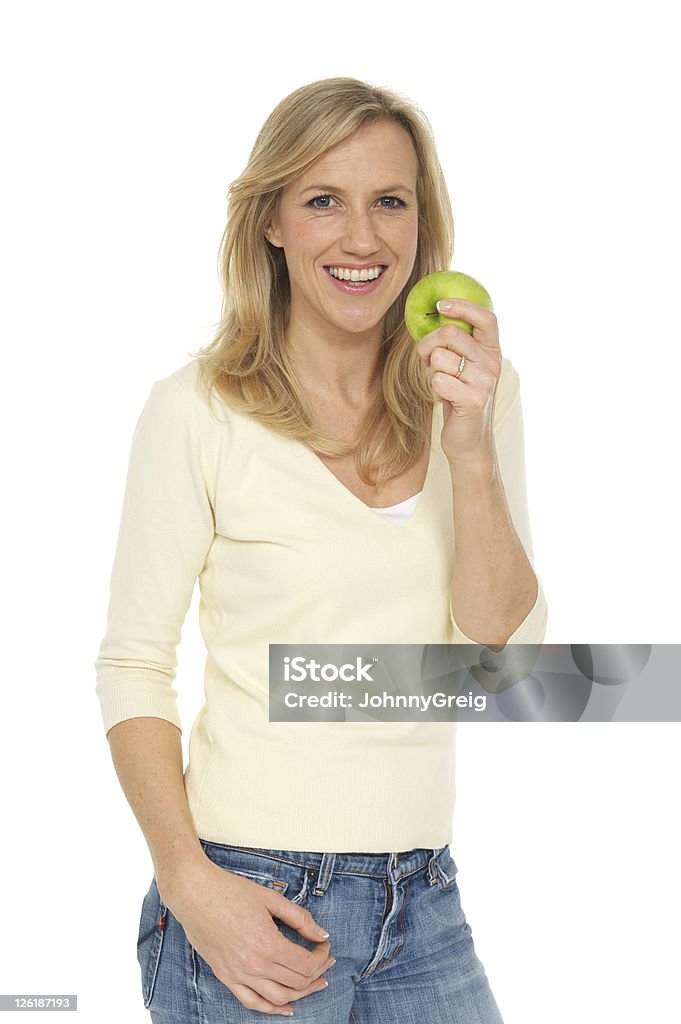 Mujer con una manzana - Foto de stock de 30-39 años libre de derechos