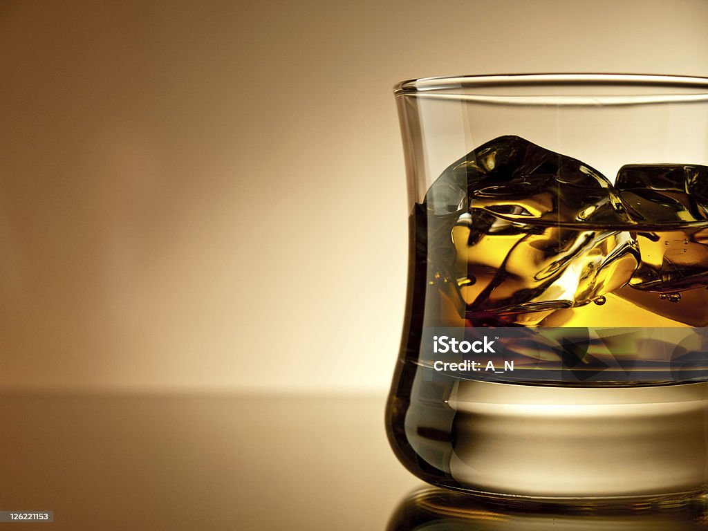 Whisky na skałach - Zbiór zdjęć royalty-free (Alkohol - napój)