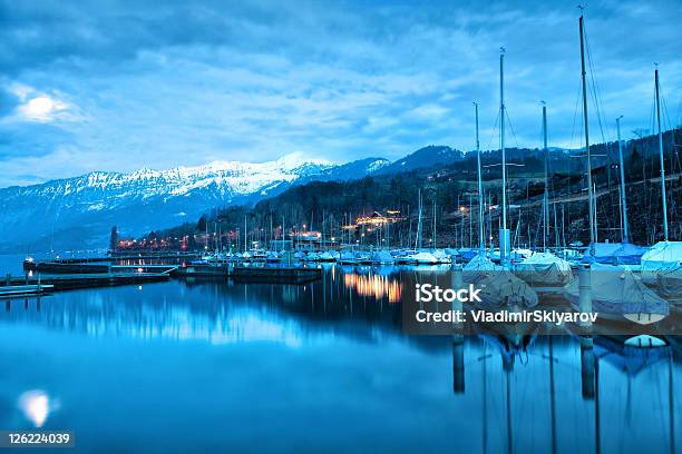 Foto de Barcos No Lago Thun e mais fotos de stock de Alpes europeus - Alpes europeus, Alpes suíços, Azul