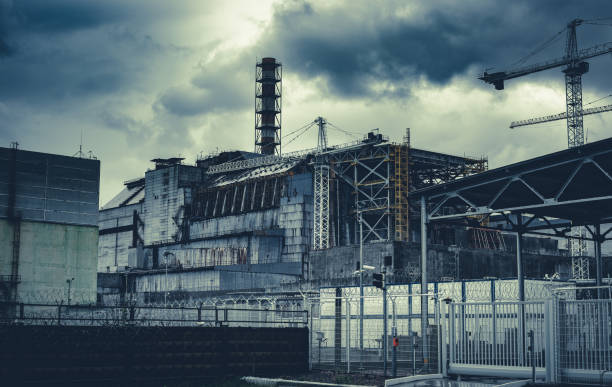 четвертый реактор чернобыльской аэс - environment risk nuclear power station technology стоковые фото и изображения