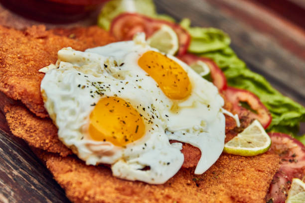 milanesa argentina / argentinian schnitzel. - milanese imagens e fotografias de stock