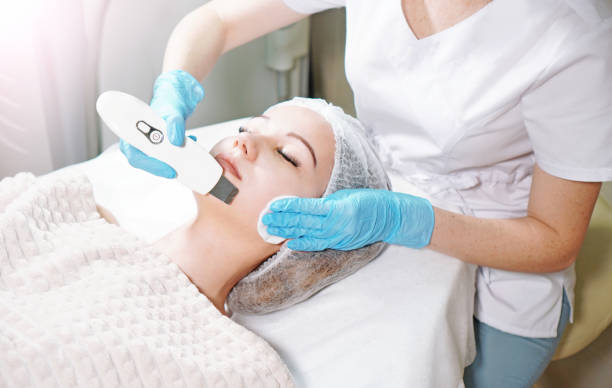 Peeling treatment background. Cosmetologist doing professional ultrasonic face peel for the young woman. Peeling treatment background. Cosmetologist doing professional ultrasonic face peel for the young woman. environmental regeneration photos stock pictures, royalty-free photos & images