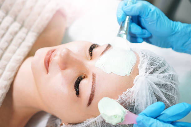 Cosmetic facial mask beauty treatment in a beauty salon Cosmetic facial mask beauty treatment in a beauty salon facial chemical peel stock pictures, royalty-free photos & images
