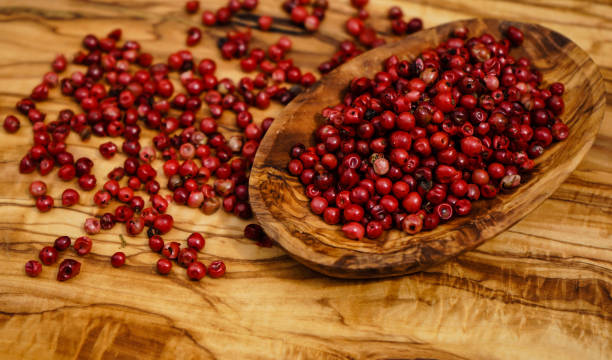 red pepper - pink peppercorn imagens e fotografias de stock