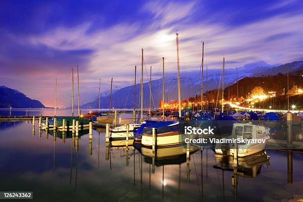 Foto de Barcos No Lago Thun e mais fotos de stock de Noite - Noite, Alpes europeus, Alpes suíços