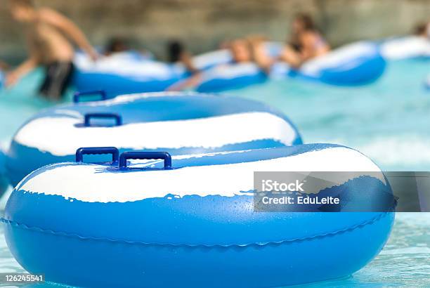 Piscina Del Complejo Turístico Foto de stock y más banco de imágenes de Piscina con olas - Piscina con olas, Inflable, Parque acuático