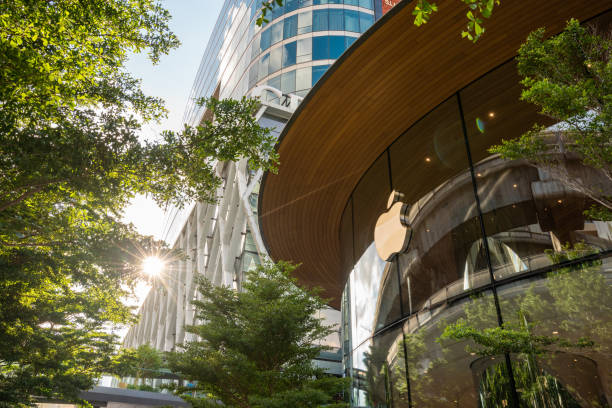 apple store in front of central world shopping mall in bangkok thailand - editorial iphone train city imagens e fotografias de stock