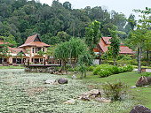 asiatische-dorf-auf-green-lake-in-malaysia.jpg?b=1&s=170x170&k=20&c=B8AP8wIRIFrqRqKLt7PSZe6fDxR_ImCEZL923VLfCLM=