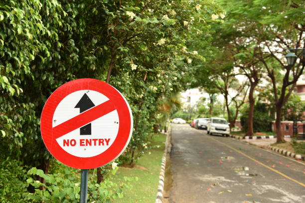 No entry sign A no entry sign board along side a street inside a residential area sabby stock pictures, royalty-free photos & images