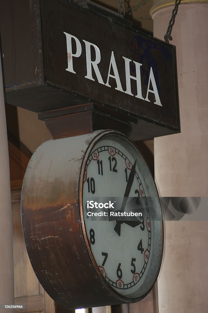 Aprox. Cinco últimos três 15:05 em Praga - Foto de stock de Branco royalty-free