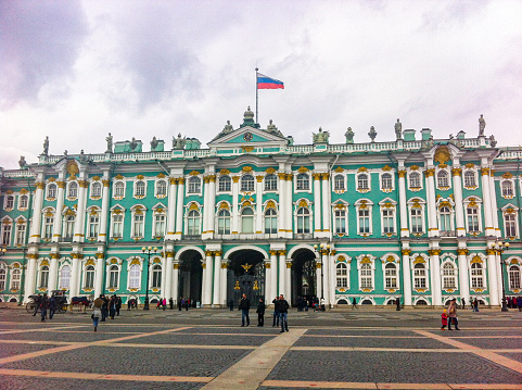 In April 2014, tourists were visiting the Winter Palace in Saint Petersbourg