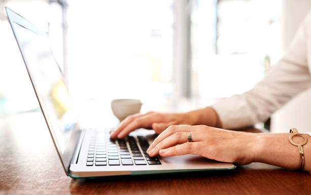 istock She's swift with her replies via email 1262612232