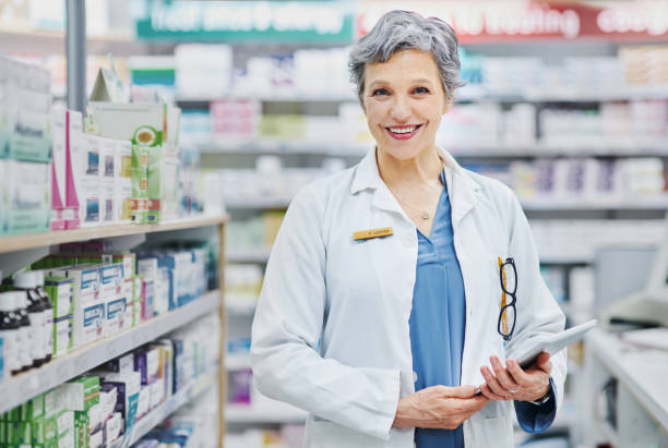 istock Everybody's favourite pharmacist 1262631047