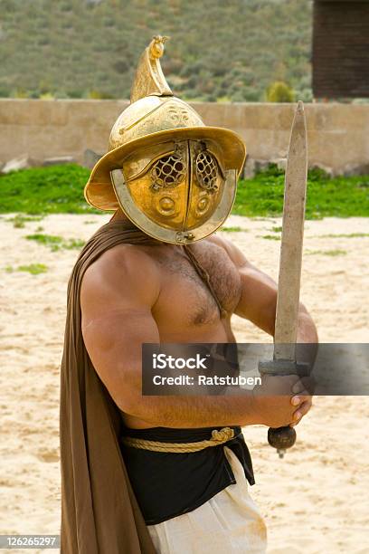 Gladiatorki - zdjęcia stockowe i więcej obrazów Gladiator - Gladiator, Helmet, Kask ochronny - Odzież ochronna