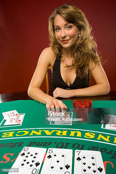 Der Brust Stockfoto und mehr Bilder von Blatt - Kartenspiel - Blatt - Kartenspiel, Frauen, 20-24 Jahre