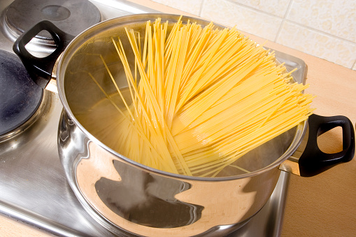 pasta put to boil, Spaghetti