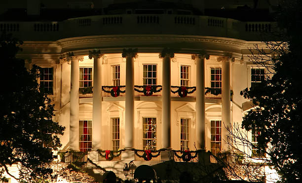 istock White House in Washington DC with christmas decoration (USA) 126268121