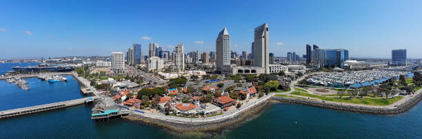 シーポートビレッジによるサンディエゴウォーターフロントの空中パノラマ - san diego california skyline california san diego bay ストックフォトと画像