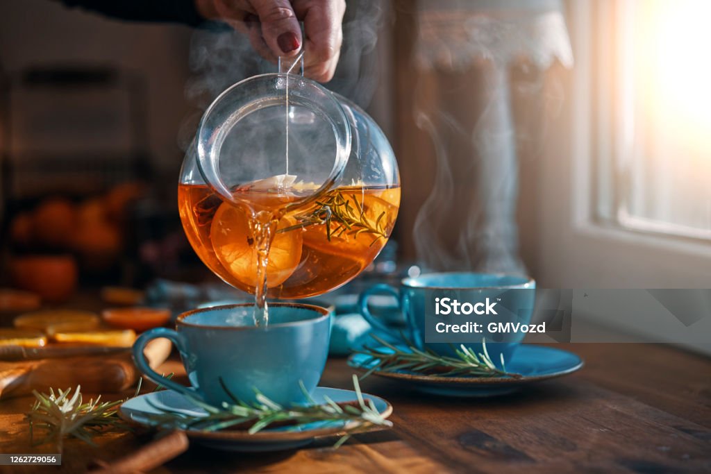 Obsttee mit Orangen, Zimt und Rosmarin - Lizenzfrei Tee - Warmes Getränk Stock-Foto