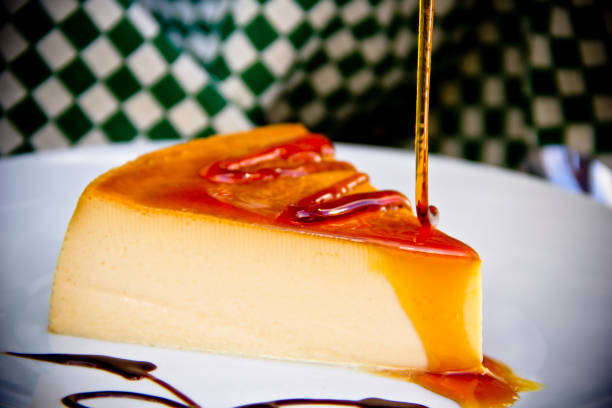 creme caramel slice and syrup splash - dessert ready to eat creme brulee food imagens e fotografias de stock