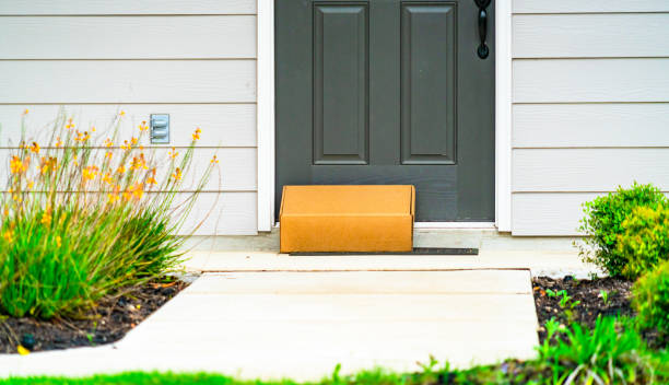 istock Online Shopping Contactless Delivery 1262768629