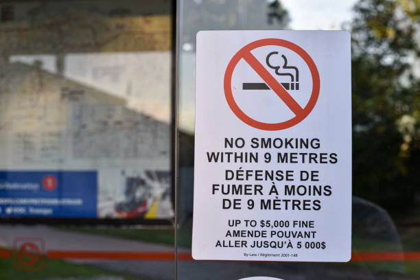 istock Bilingual No smoking sign and fine fee in Canada 1262825276
