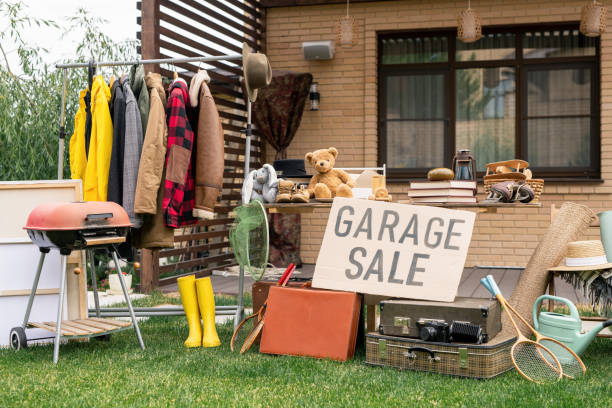 istock Outdoor sale of old stuff 1262901653