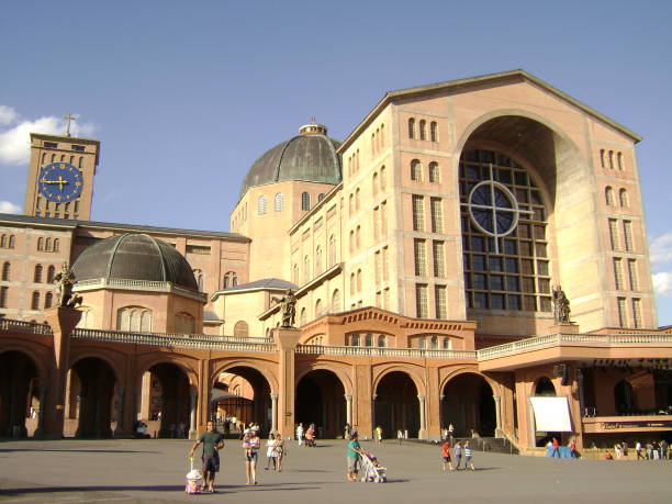 la catedral basílica del santuario nacional de nuestra señora aparecida - benedict xvi fotografías e imágenes de stock