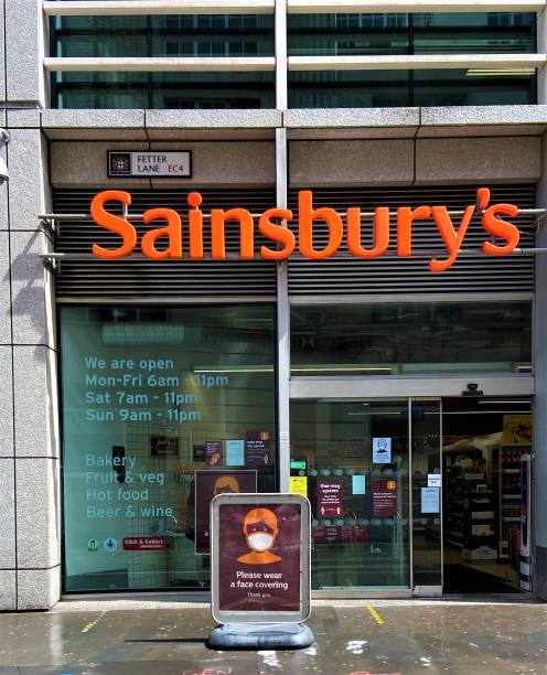 Face mask sign outside Sainsbury's supermarket, London, July 2020 London, United Kingdom - July 26 2020: Wear a Face Covering sign outside a Sainsbury's supermarket in Central London asda photos stock pictures, royalty-free photos & images