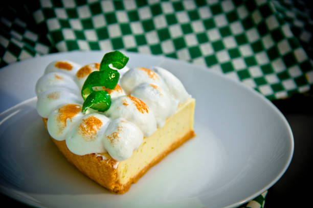 Lemon pie with merengue