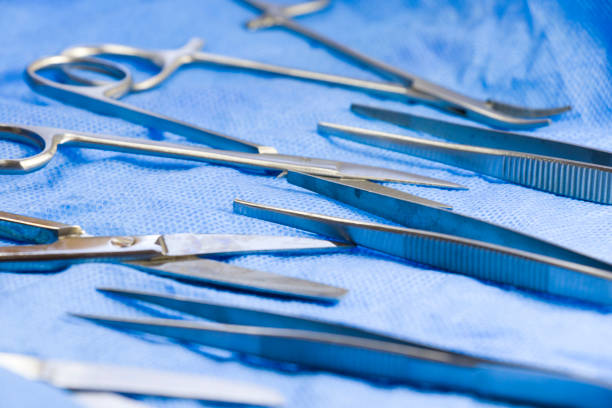 Dissection Kit - Premium Quality Stainless Steel Tools for Medical Students of Anatomy, Biology, Veterinary, Marine Biology with Scalpel Blades Included for Dissecting Frogs. Surgery instruments. kit de disección - herramientas de acero inoxidable de primera calidad para estudiantes de medicina de anatomía, biología, veterinaria, biología marina con cuchillas de escalpelo incluidas para diseccionar ranas. instrumentos de cirugía.