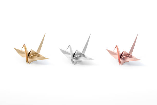 golden, silver and rosegold origami bird, bird paper crane on white background 3d rendering. 3d illustration pair of bird paper craft for hiroshima remembrance day minimal style concept. - origami crane imagens e fotografias de stock