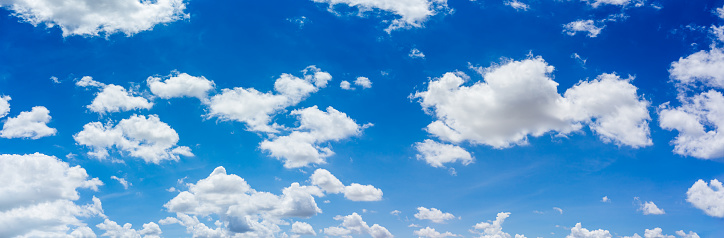 Panorama cielo azul y nubes con fondo natural de luz diurna. photo