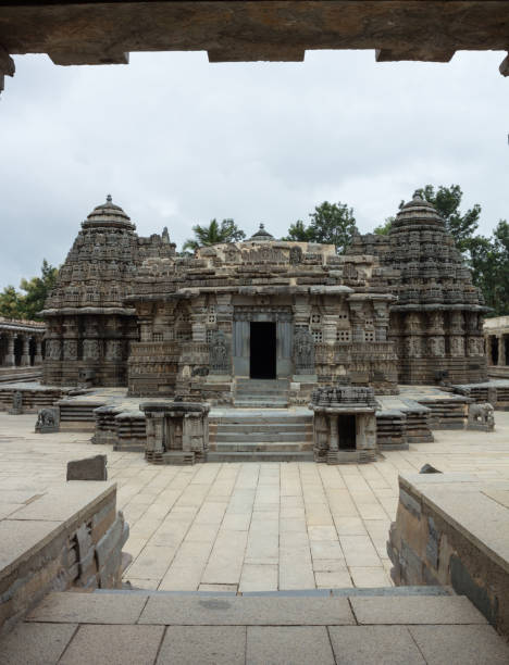 temple de keshava à sumanathapura dans le karnataka/inde. - shiv bangalore shiva god photos et images de collection