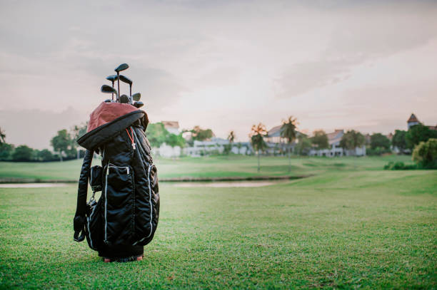 골프 코스의 골프 백 - golf golf club luxury golf course 뉴스 사진 이미지