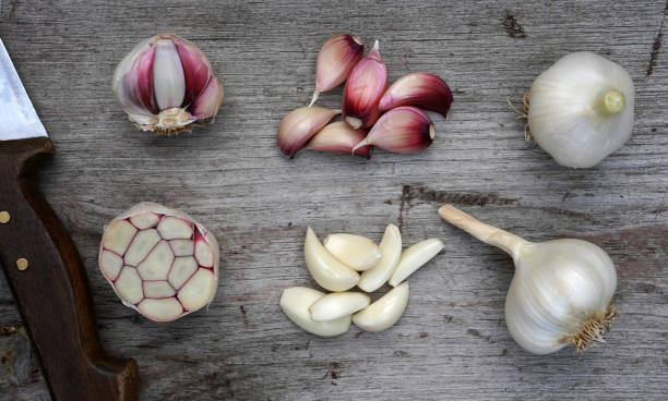 istock Set of fresh whole and sliced garlics 1263359699