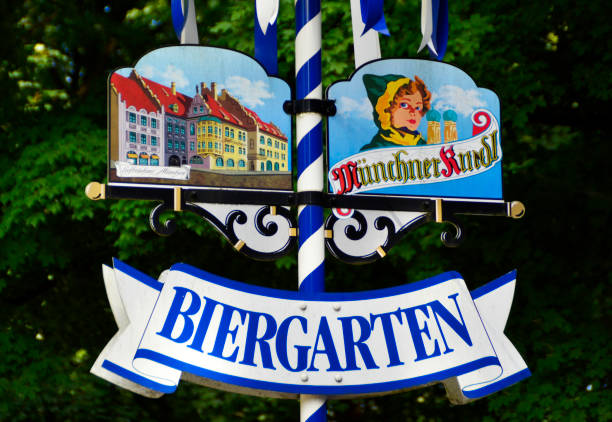 das biergarten-logo - pretzel oktoberfest german culture german cuisine stock-fotos und bilder