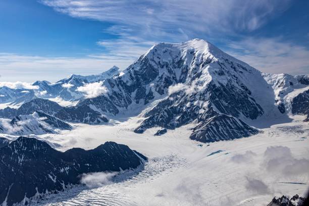 denali de l’avion - scenics denali national park alaska usa photos et images de collection