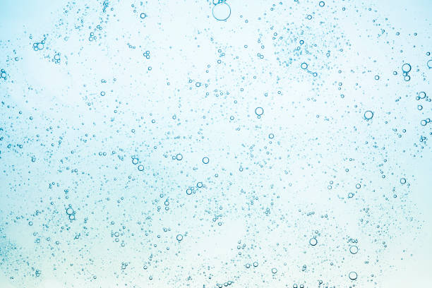 blau grün grau türkis klar transparent wasser flüssig ekosmetik toner gel kühlung tonic lotion schmierstoff grau mehrfarbigen hintergrund - seife fotos stock-fotos und bilder