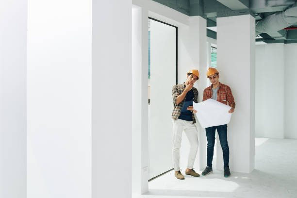 istock Contractor showing blueprint to collegue 1263550480