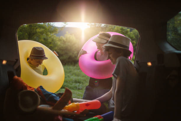 istock Family is packing car after summer beach day 1263559207