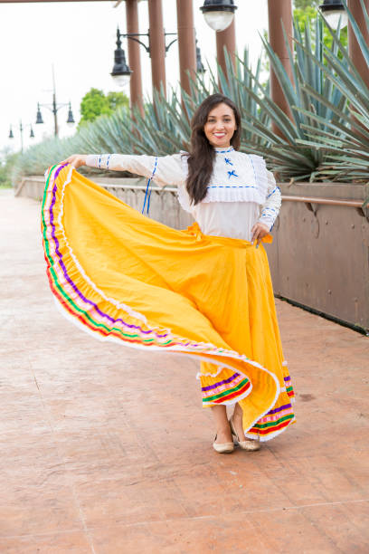 Mexican folk dancer in a landscape of Tequila, Mexico. Woman dancing mexican folklore Mexican folk dancer in a landscape of Tequila, Mexico. Woman dancing mexican folklore beautiful mexican girls stock pictures, royalty-free photos & images