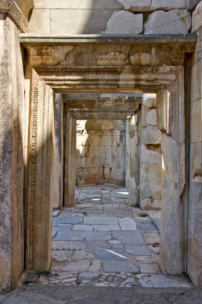 ruines d’éphèse - column greek culture roman architecture photos et images de collection