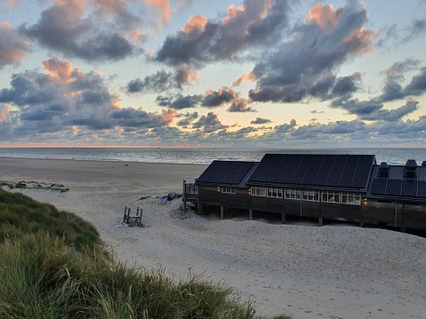 Dunas y playa vacía de Vlieland en los Países Bajos photo
