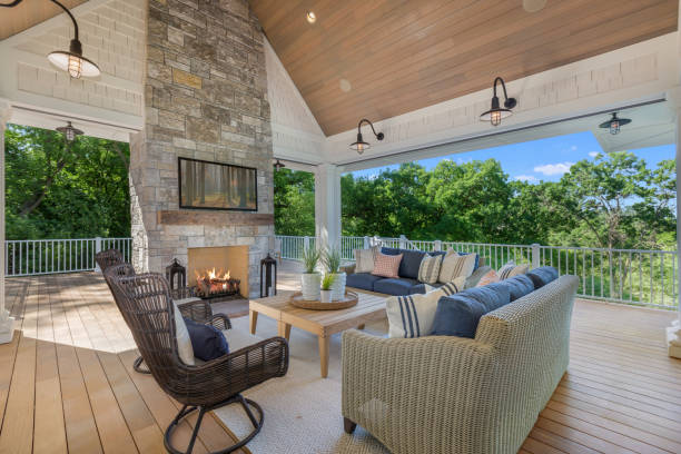 Lakeside luxury home with huge wood deck with beautiful vaulted covering and stone fireplace Dinner and summer parties are part of this dream home for someone who loves hosting and entertaining patio stock pictures, royalty-free photos & images