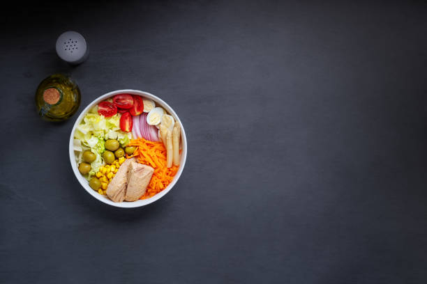 istock Spanish salad with tuna and fresh vegetables 1263699918