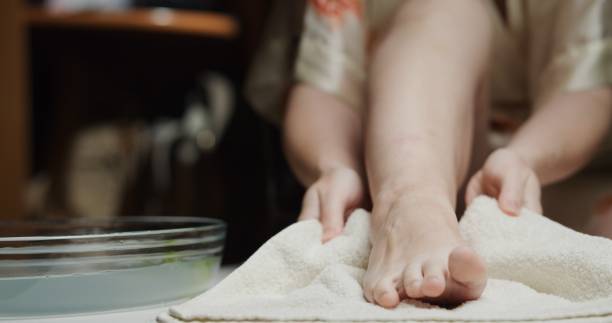 woman taking self pedicure at home - secar imagens e fotografias de stock