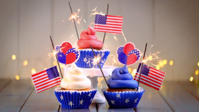 Patriotic American Cupcakes With Sparklers