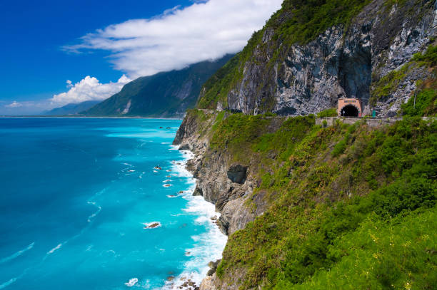 acantilado de qingshui - parque nacional de gorge taroko fotografías e imágenes de stock