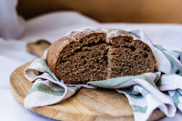 自家製パンサワードウのクローズアップ - bread cereal plant black food ストックフォトと画像